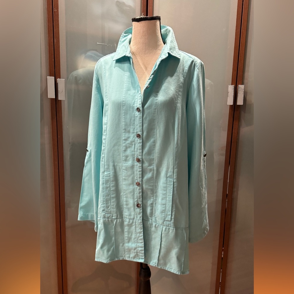 Aqua or Teal colored long sleeve women’s tunic size M